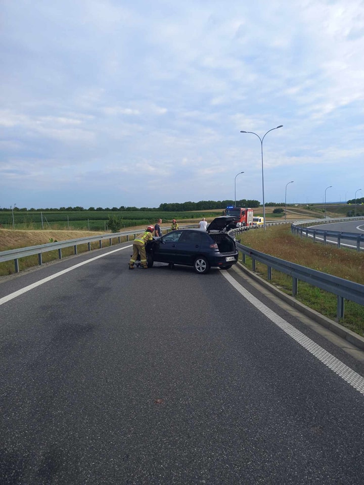 Wypadek na zjeździe z autostrady