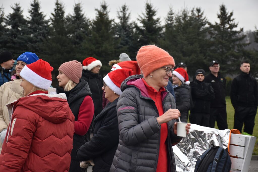 Mikołajkowe Charytatywne Morsowanie W Łopuszce Małej 4 Mikołajkowe Charytatywne Morsowanie W Łopuszce Małej
