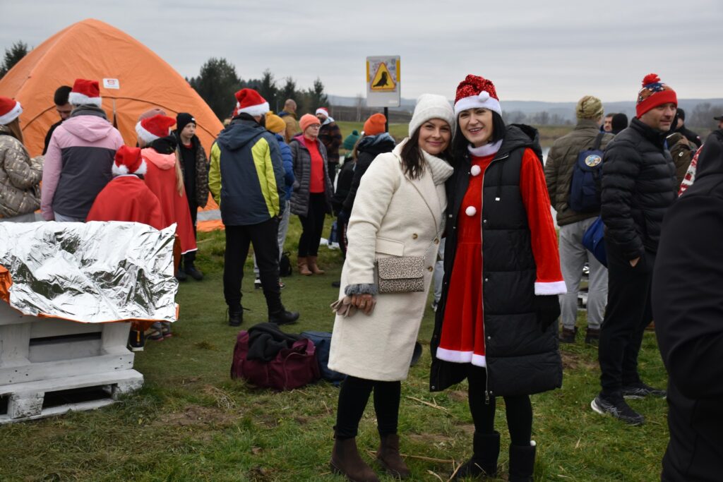 Mikołajkowe Charytatywne Morsowanie W Łopuszce Małej 6 Mikołajkowe Charytatywne Morsowanie W Łopuszce Małej