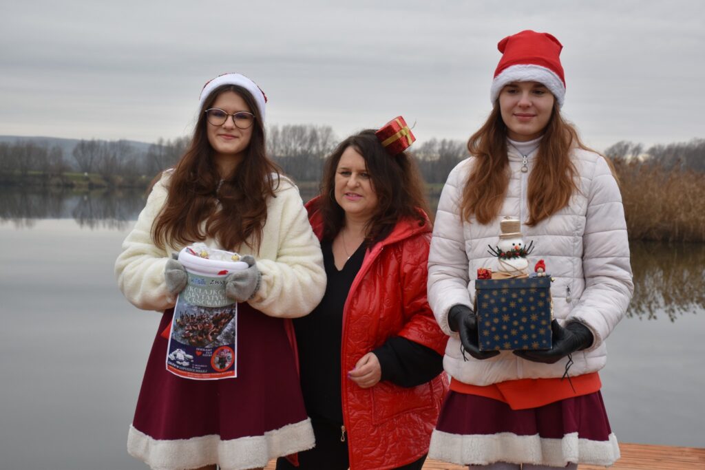 Mikołajkowe Charytatywne Morsowanie W Łopuszce Małej 5 Mikołajkowe Charytatywne Morsowanie W Łopuszce Małej