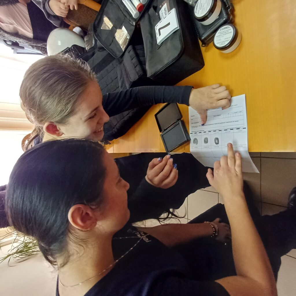 Klasa policyjna z wizytą w przeworskiej komendzie