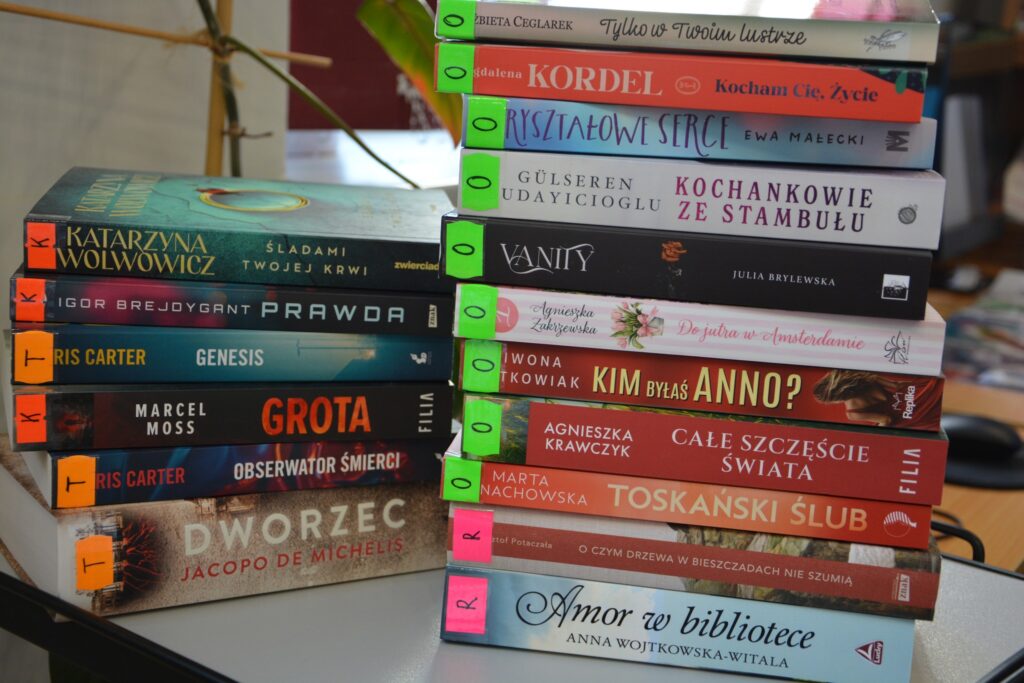 Biblioteka w Sieniawie wzbogaca swoje zbiory o gorące nowości wydawnicze