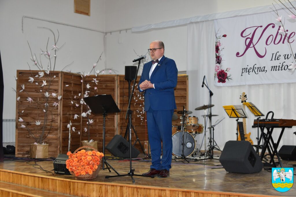 "Kobieta - ile w tym słowie piękna, miłości i życia" 1 "Kobieta - ile w tym słowie piękna, miłości i życia"