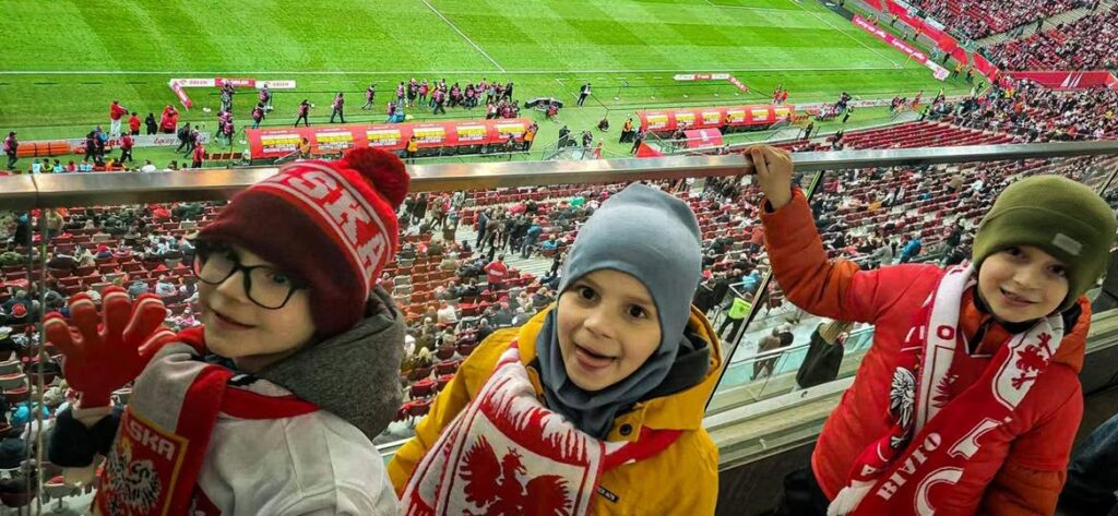 Młodzi kibice Perfect Przeworsk dopingowali Biało-Czerwonych na Stadionie Narodowym 1 Młodzi kibice Perfect Przeworsk dopingowali Biało-Czerwonych na Stadionie Narodowym