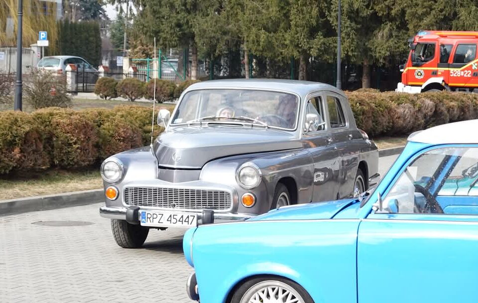 Wystawa Samochodów Oraz Motocykli Z Czasów Prl