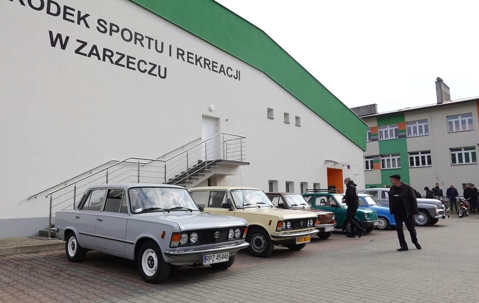 Wystawa Samochodów Oraz Motocykli Z Czasów Prl