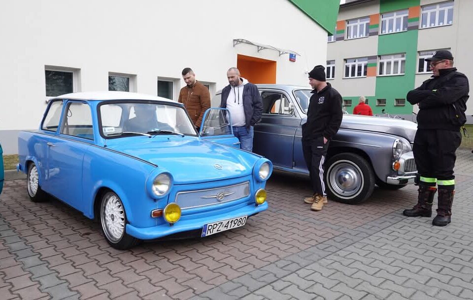 Wystawa Samochodów Oraz Motocykli Z Czasów Prl