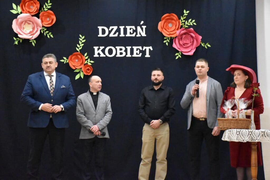 Dzień Kobiet w Krzeczowicach – piękne święto pełne wzruszeń 1 Dzień Kobiet w Krzeczowicach – piękne święto pełne wzruszeń