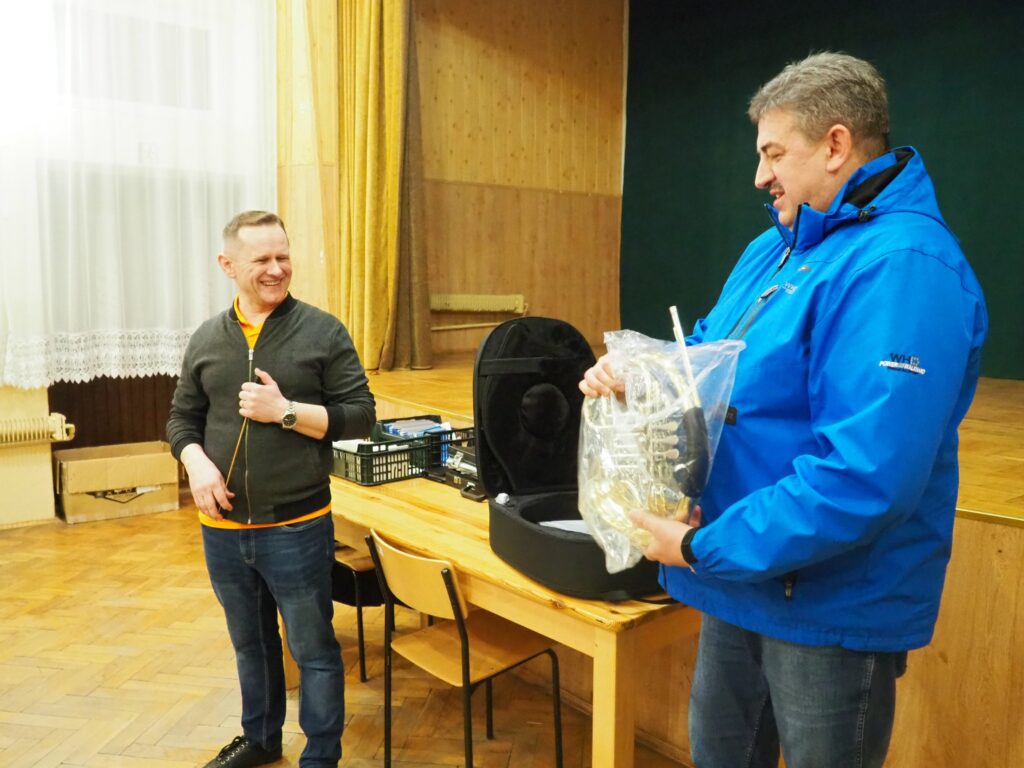 Przekazanie waltorni dla Orkiestry OSP Łopuszka Wielka 1 Przekazanie waltorni dla Orkiestry OSP Łopuszka Wielka