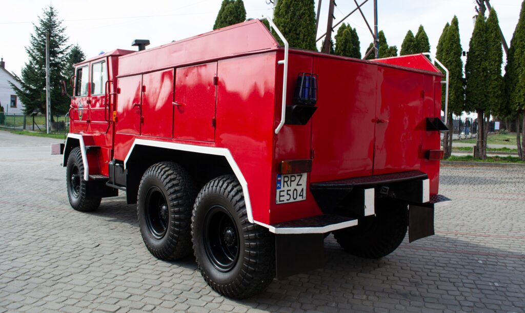 OSP Zarzecze prezentuje swoją "Pszczółkę" - kawałek historii lokalnego pożarnictwa