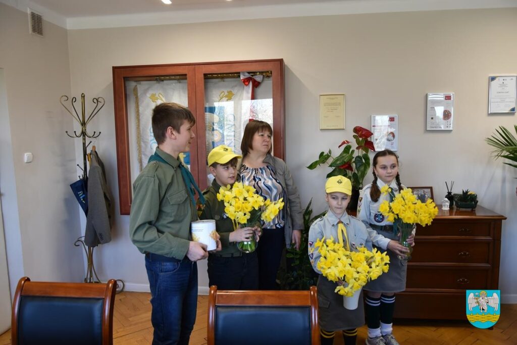 Żonkilowe wsparcie dla dziecięcego hospicjum. Kwesta w Urzędzie Gminy Gać 1 Żonkilowe wsparcie dla dziecięcego hospicjum. Kwesta w Urzędzie Gminy Gać