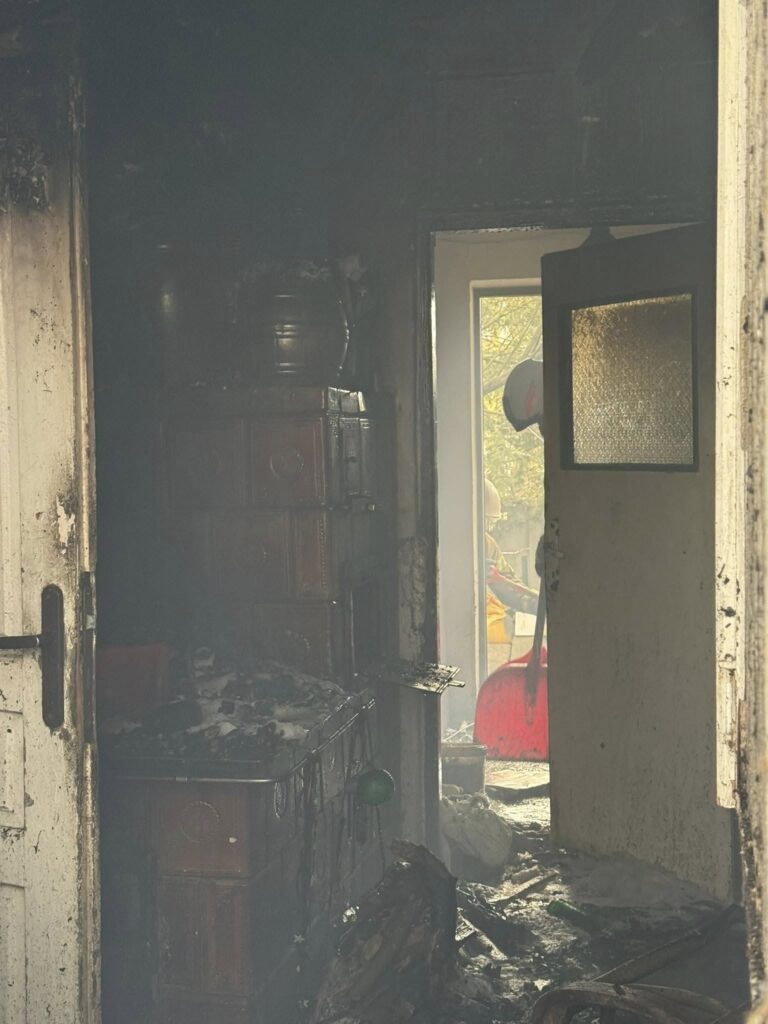 Pożar Budynku Mieszkalnego W Markowej. Liczne Zastępy Straży Pożarnej W Akcji