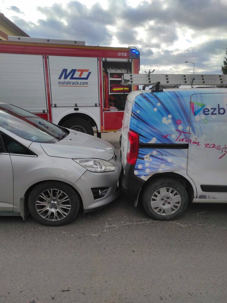 Wypadek trzech samochodów w Przeworsku. Poszkodowany w szpitalu