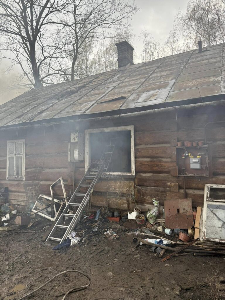 Pożar Budynku Mieszkalnego W Markowej. Liczne Zastępy Straży Pożarnej W Akcji