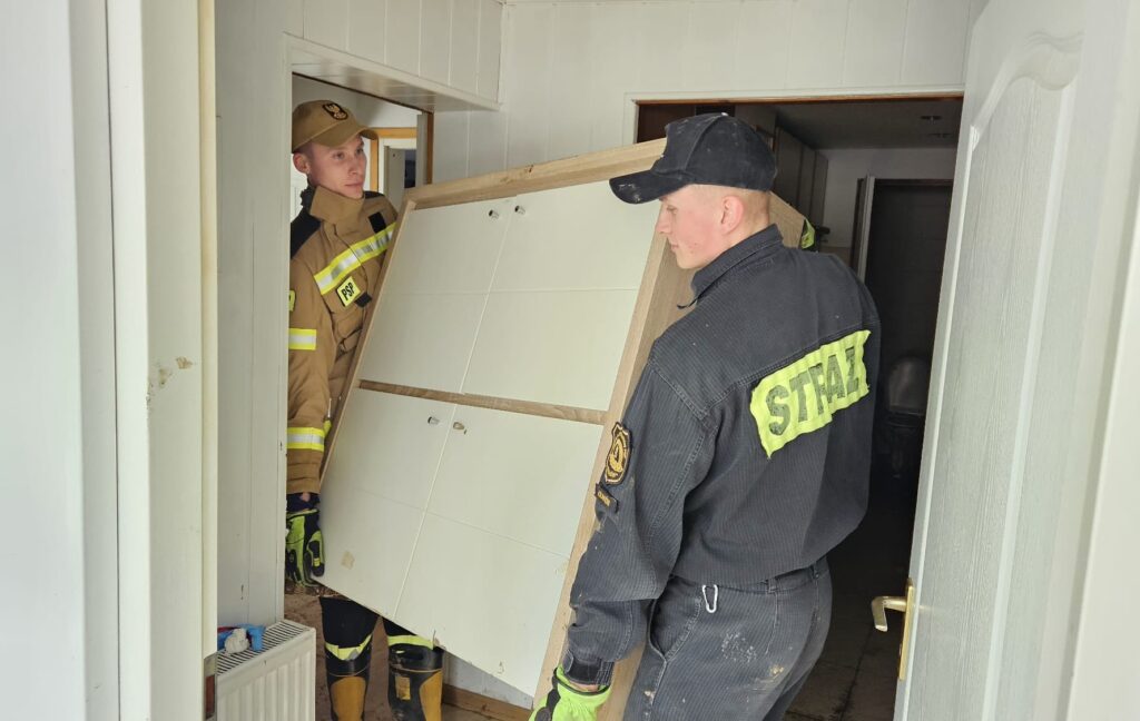 Nieustanna Praca Strażaków Przy Usuwaniu Skutków Podtopień W Pawłosiowie