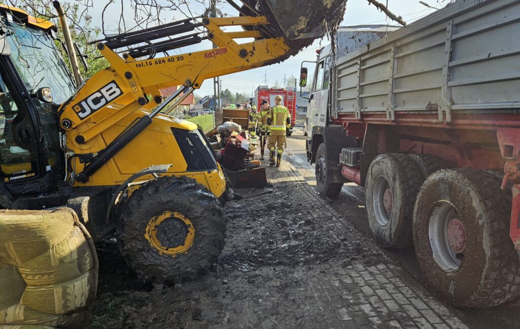 Nieustanna Praca Strażaków Przy Usuwaniu Skutków Podtopień W Pawłosiowie