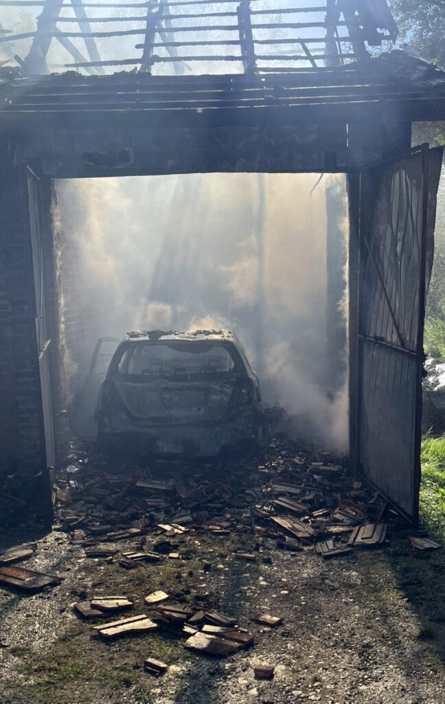Pożar domu w Sieteszy – strażacy w akcji [ZDJĘCIA]