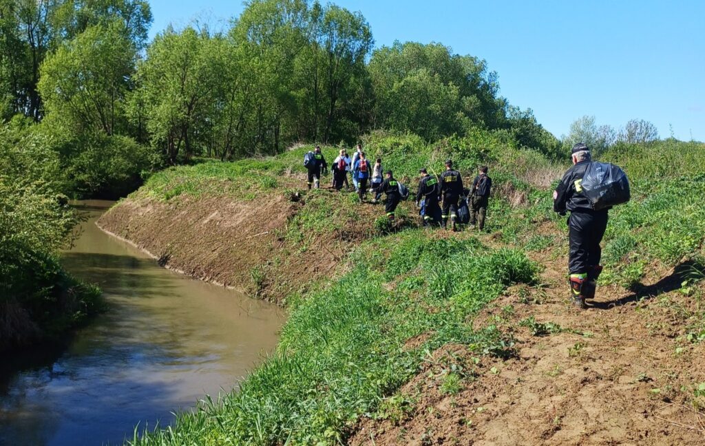 Ponad 90 worków śmieci zebrano podczas akcji „Czysta Rzeka” w Kańczudze