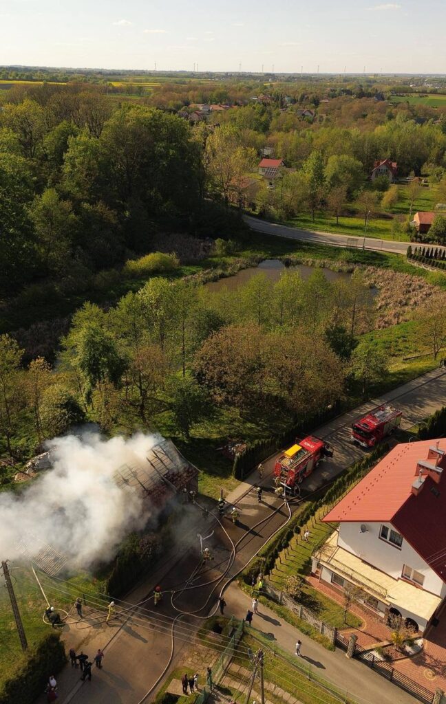 Pożar domu w Sieteszy – strażacy w akcji [ZDJĘCIA]