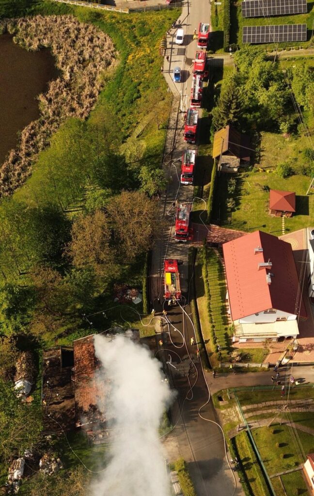 Pożar domu w Sieteszy – strażacy w akcji [ZDJĘCIA]