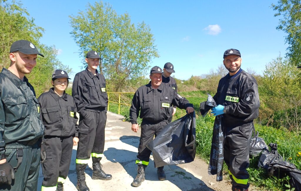 Ponad 90 worków śmieci zebrano podczas akcji „Czysta Rzeka” w Kańczudze