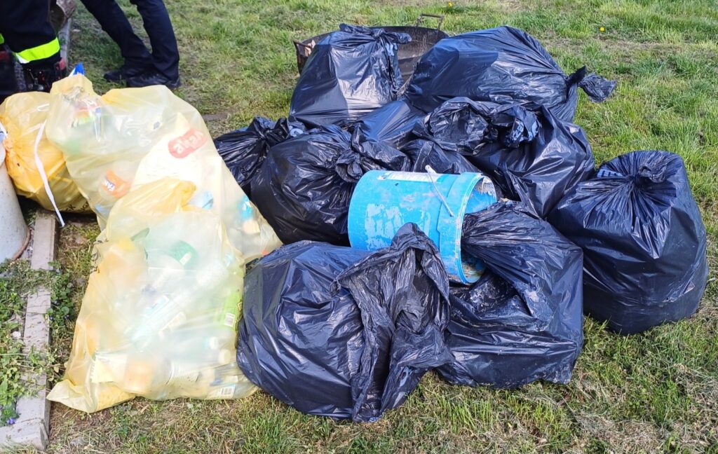 Ponad 90 worków śmieci zebrano podczas akcji „Czysta Rzeka” w Kańczudze