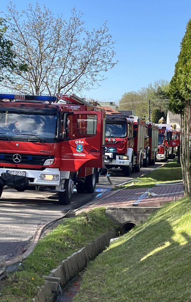 Pożar domu w Sieteszy – strażacy w akcji [ZDJĘCIA]