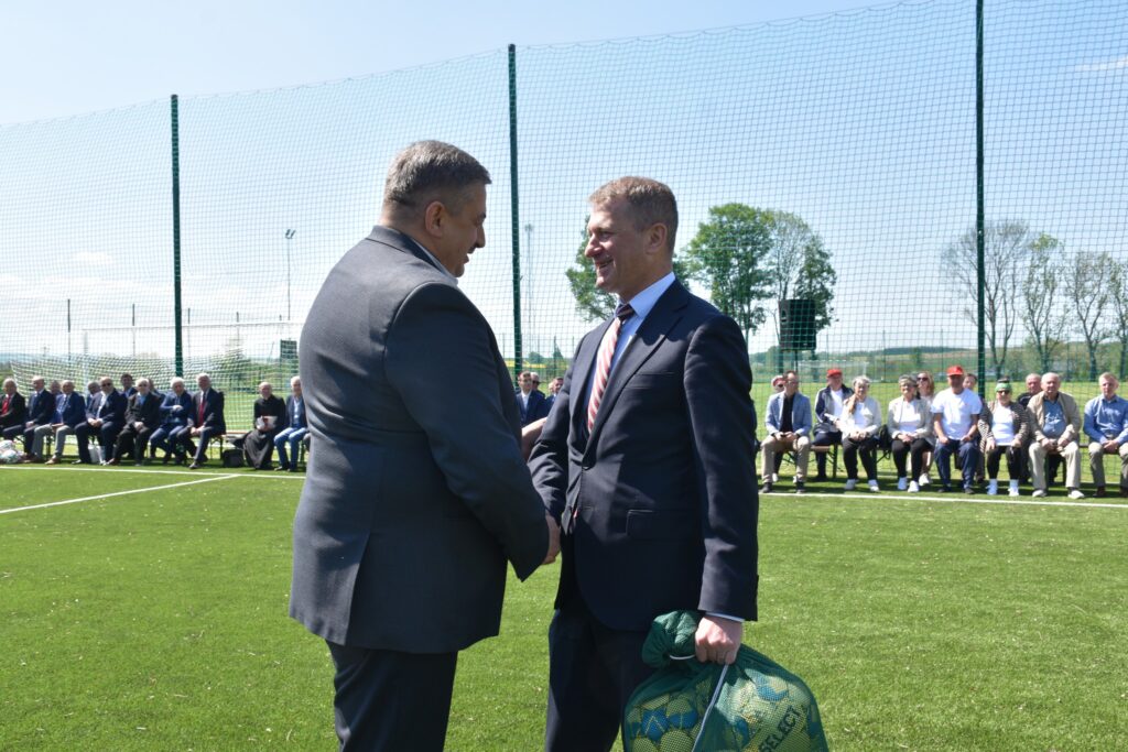 Krzeczowice stawiają na sport. Nowe boiska oficjalnie oddane do użytku 1 Krzeczowice stawiają na sport. Nowe boiska oficjalnie oddane do użytku