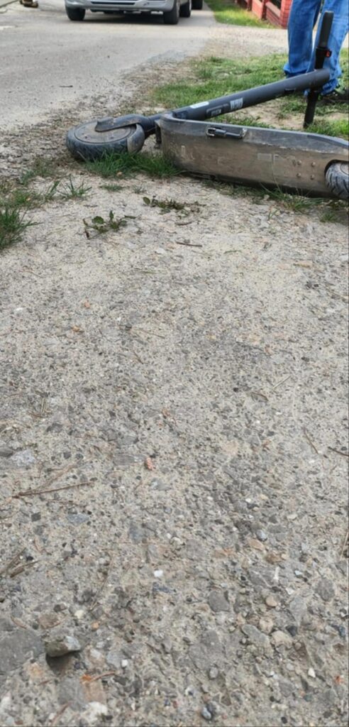 Wypadek w Żurawiczkach. Zderzenie hulajnogi z samochodem