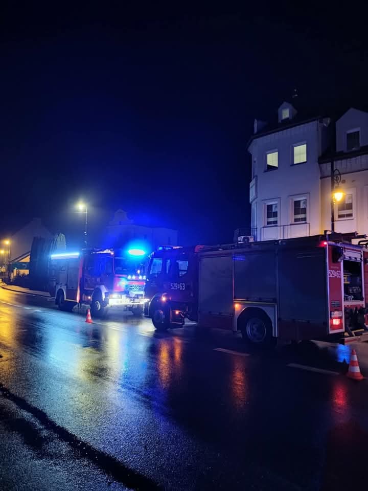 Zderzenie pojazdów w Sieniawie – dwie osoby poszkodowane