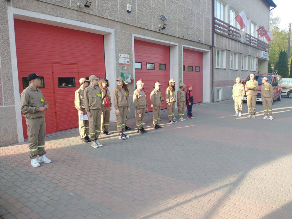 Majówka pod znakiem biało-czerwonej i strażackich uroczystości w OSP Gać 2 Majówka pod znakiem biało-czerwonej i strażackich uroczystości w OSP Gać