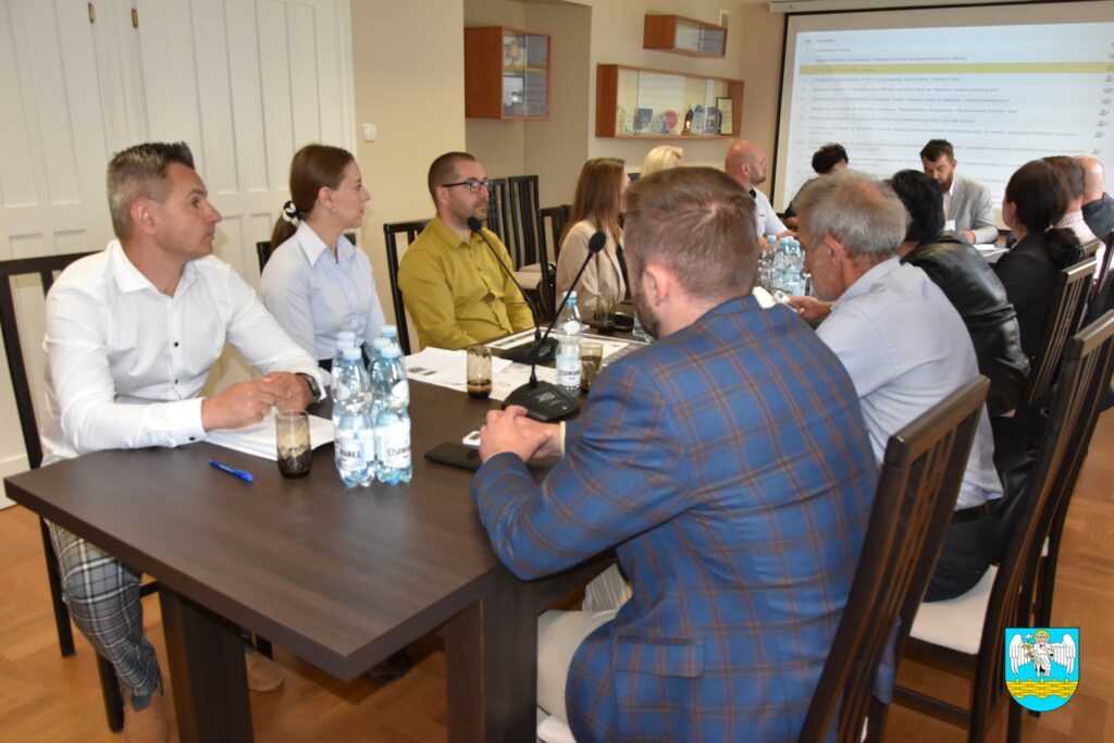 Obrady Rady Gminy Gać: zmiany w budżecie, opieka nad zabytkami i wsparcie szkolnictwa 1 Obrady Rady Gminy Gać: zmiany w budżecie, opieka nad zabytkami i wsparcie szkolnictwa