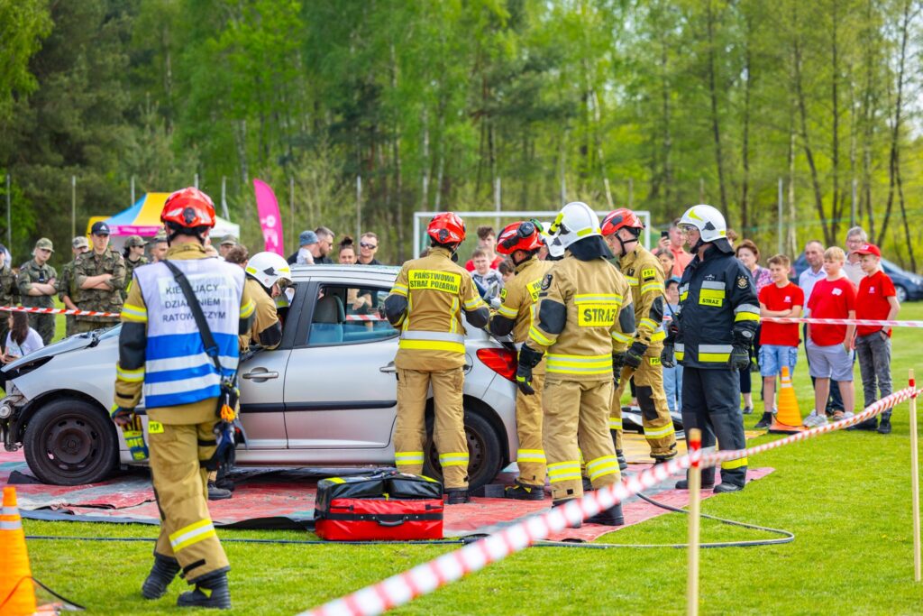 Piknik rodzinny z pokazem ratownictwa w Majdanie Sieniawskim 2 Piknik rodzinny z pokazem ratownictwa w Majdanie Sieniawskim