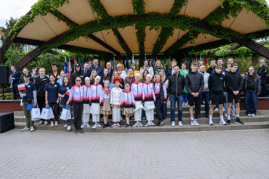 Orkiestra z Gaci i Bella Voce wybrzmieli podczas Dnia Europy w Rzeszowie 1 Orkiestra z Gaci i Bella Voce wybrzmieli podczas Dnia Europy w Rzeszowie