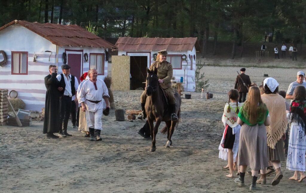 Poruszająca Inscenizacja W Radawie Upamiętniła Tragedię Wiązownicy Sprzed 80 Lat