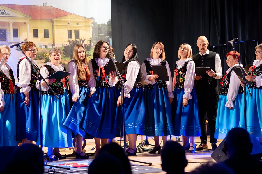 Sieniawa i słowacka Pecovska Nova Ves śpiewają i integrują pokolenia 1 Sieniawa i słowacka Pecovska Nova Ves śpiewają i integrują pokolenia