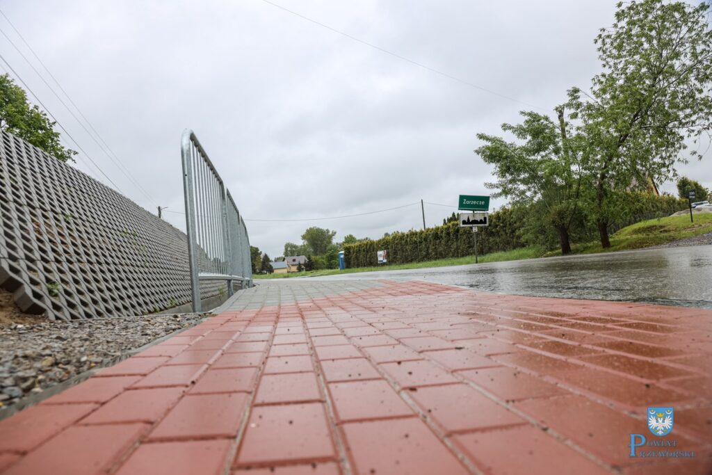 Zarzecze. Koniec z niebezpiecznym poboczem 1 Zarzecze. Koniec z niebezpiecznym poboczem