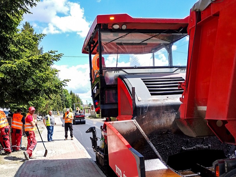 Drogowcy w akcji! Intensywne prace na drogach Powiatu Przeworskiego