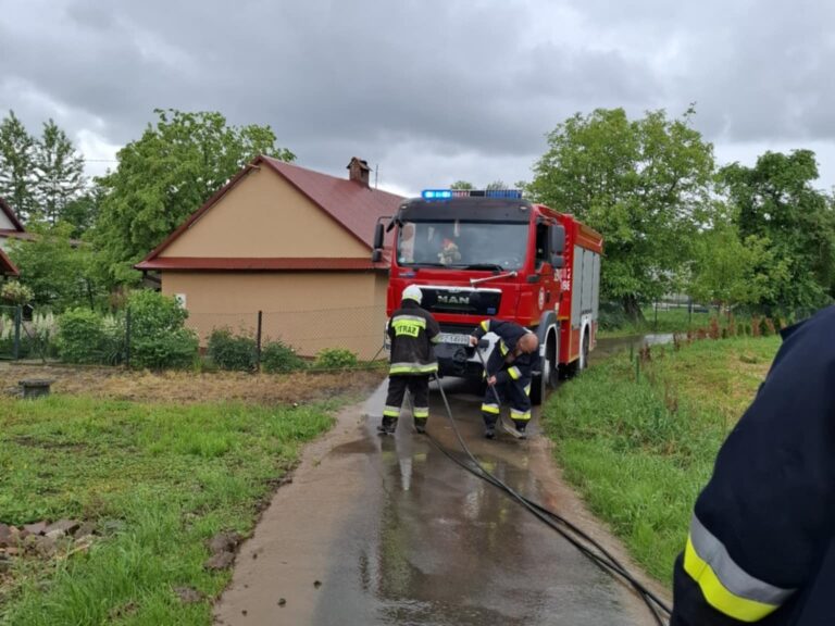 Ulewy dały się we znaki! Muł na drodze po ulewach w Wolicy