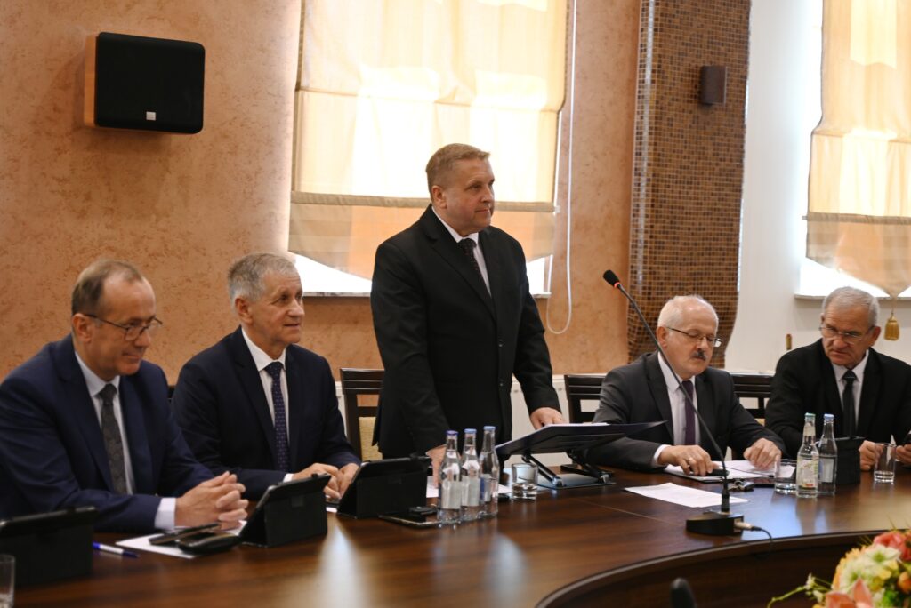 Jednogłośne absolutorium i wotum zaufania dla wójta Gminy Tryńcza Ryszarda Jędrucha