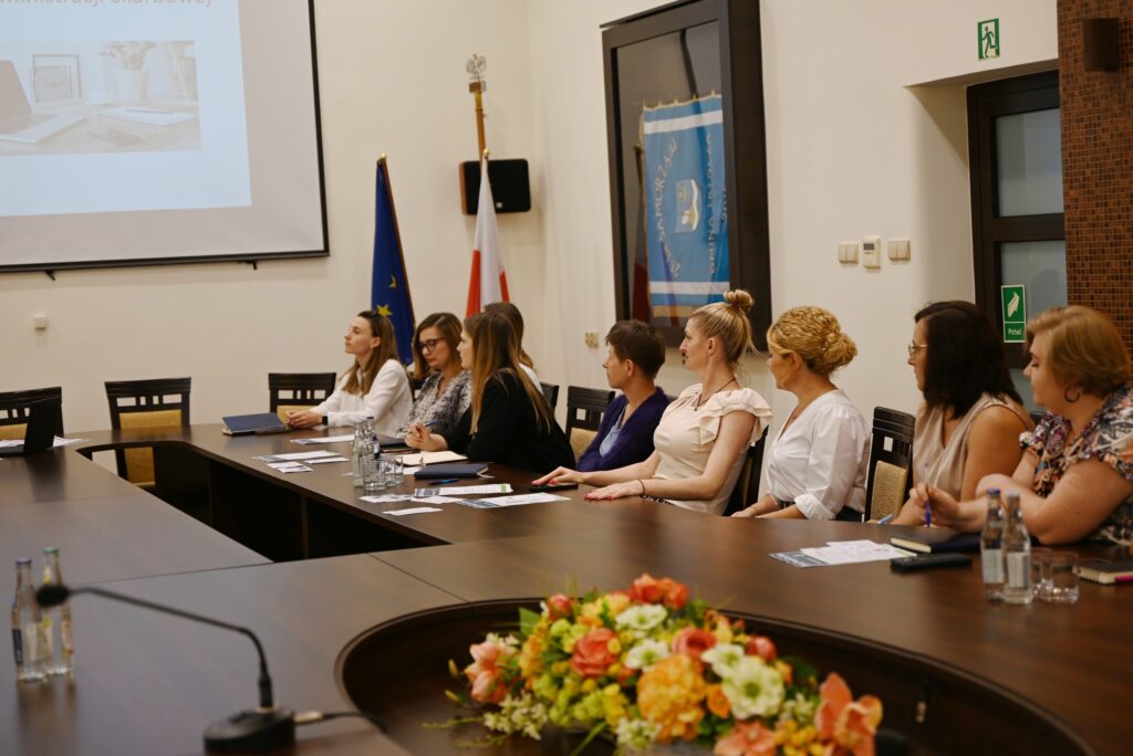 Mieszkańcy i urzędnicy Gminy Tryńcza poznawali tajniki e-Urzędu Skarbowego