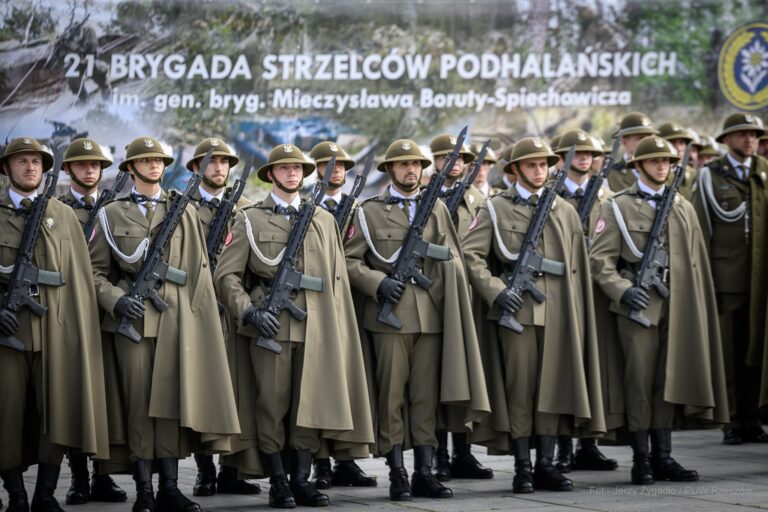 Podhalańczycy Świętowali w Nowym Targu. Wojewoda Podkarpacki na Uroczystościach 21. Brygady