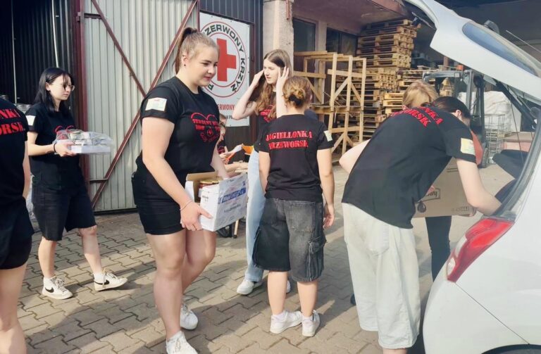 MOPS Przeworsk podsumowuje wydawanie żywności. Blisko 450 osób otrzymało wsparcie