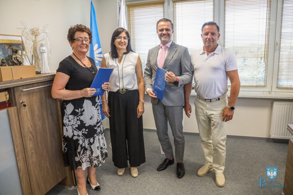 514344362 1049498087384647 1890511745969638015 n