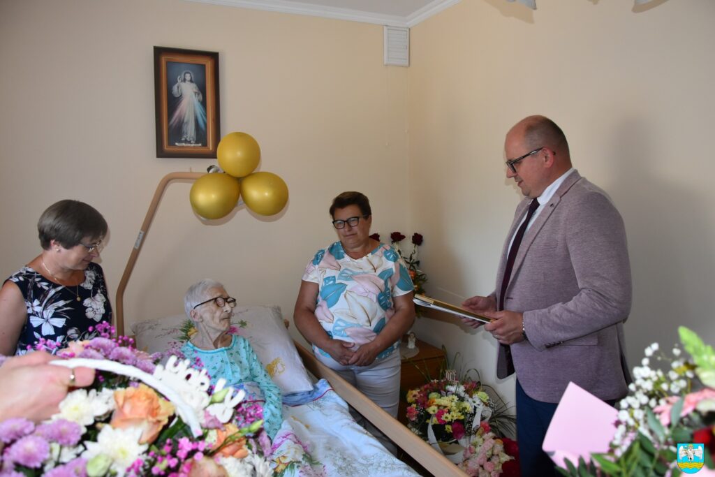 Niezwykły jubileusz w Dębowie. Pani Anna Majcher skończyła 100 lat 1 515046631 1115863677256467 1964846362739817272 n