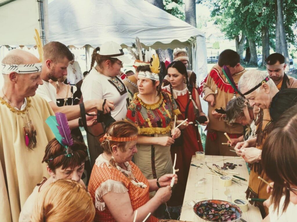 Reprezentacja ŚDS Sieniawa wzięła udział w II Zjeździe Plemiennym w Izdebkach 1 515497168 1446846603153750 1119609467221595159 n