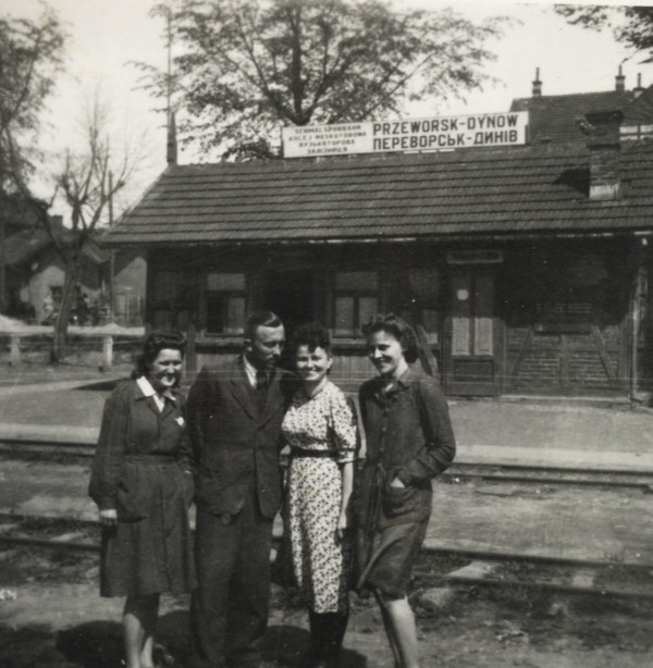 Dlaczego Pogórzanin, A Nie Dynówka? Niezwykła Historia Kolejki, Którą Napędzały... Buraki I Pasja 2 Budynek Stacji Kolei Waskotorowej Przeworsk Dynow. 1944 R. Bm