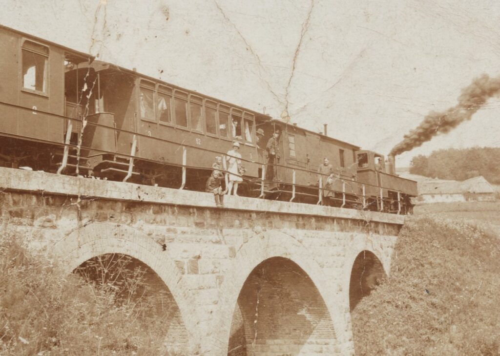 Dlaczego Pogórzanin, A Nie Dynówka? Niezwykła Historia Kolejki, Którą Napędzały... Buraki I Pasja 1 Postoj Pociagu Na Moscie Na 40 Km Linii Przeworsk Dynow. 192M