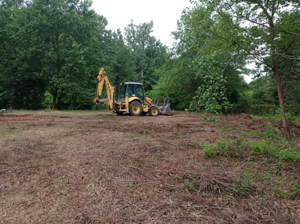 "Bahamy nad Lubaczówką". W Czerwonej Woli powstaje nowa strefa rekreacji. Ciężki sprzęt już pracuje 2 525918795 1213407177213728 2269278013361383857 n
