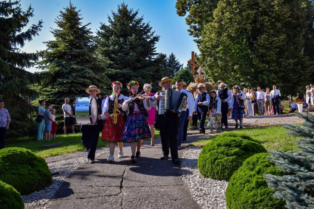 Tradycja, śpiew i zabawa do nocy. Pantalowice podziękowały za tegoroczne plony 1 533380451 1214386920732141 2311504463495221795 n